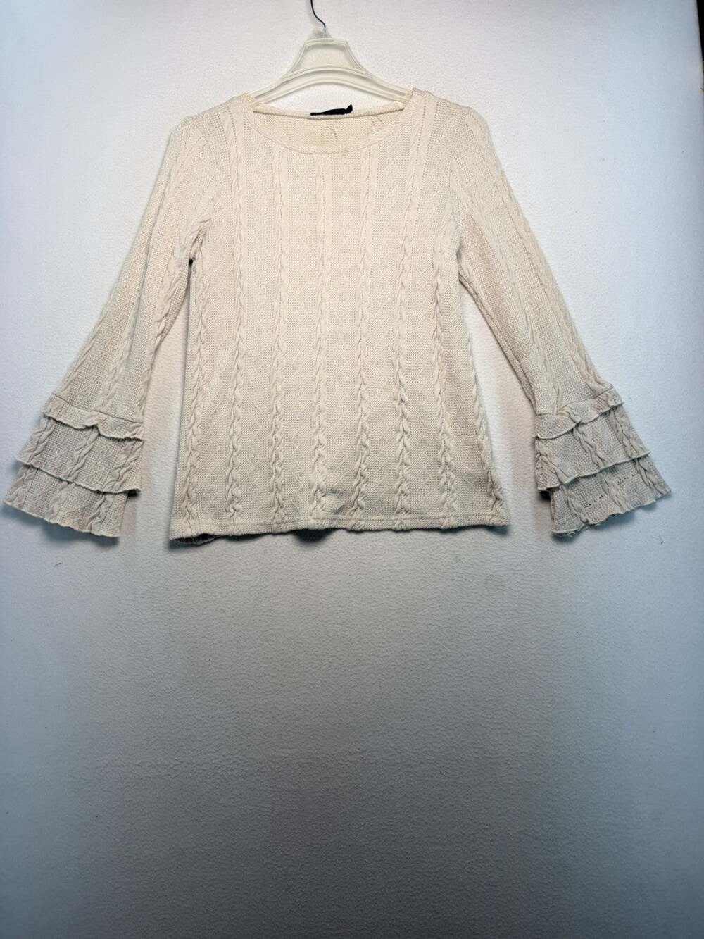 Doe & Rae Woman Cream Large Boho Cable ruffle Sleeve Stretch minimalist sweater
